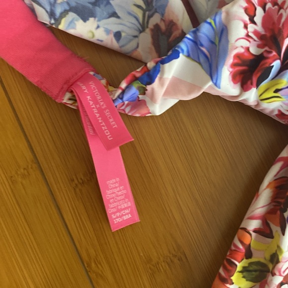 Mary Katrantzou x Victoria’s Secret - Picture 4 of 5